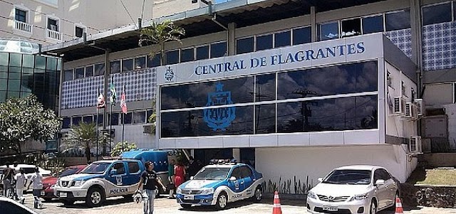 Salvador: Em surto, detento tenta agredir colegas de cela e precisa ser contido por policiais