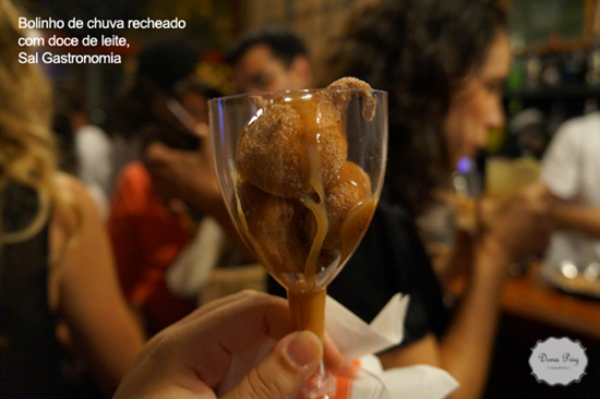 bolinho de chuva recheado com doce de leite