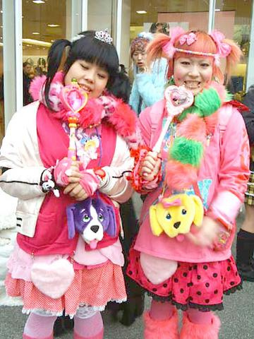 harajuku gwen stefani clothing. harajuku gwen stefani clothing. (Gwen#39;s #39;Harajuku Girls; (Gwen#39;s #39;Harajuku Girls#39;. Frosties. Jul 21, 09:41 AM