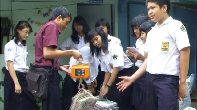 Amilia Agustin si Ratu Sampah sekolah