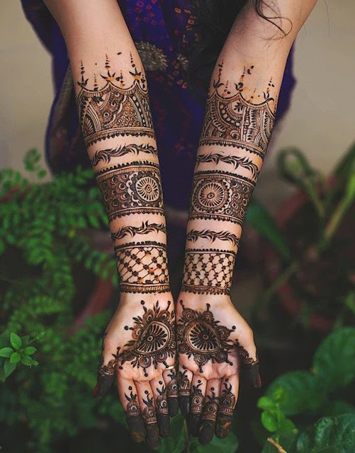 front hand mehndi design