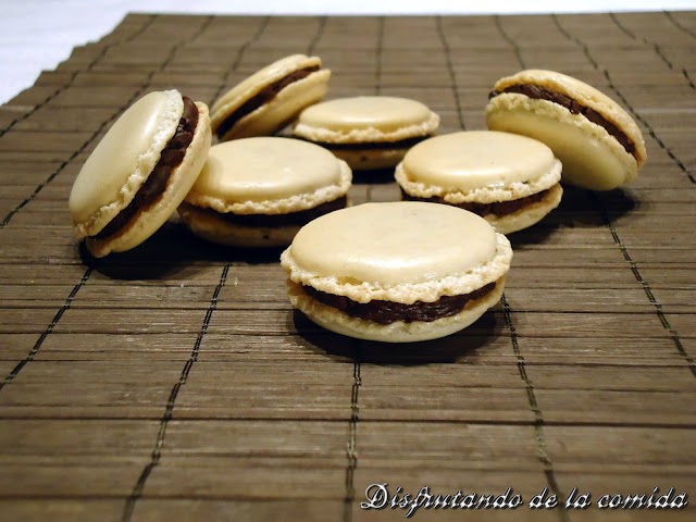 Macarons con Ganache de Chocolate y Naranja