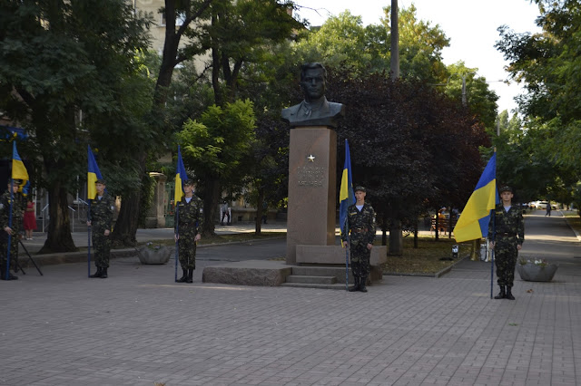 Покладання квітів до пам’ятника В.Лягіна, керівника Миколаївської підпільної групи «Центр».