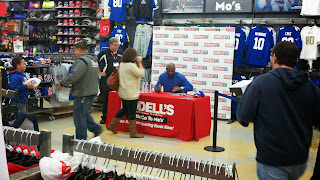 Brandon Jacobs Autograph Signing