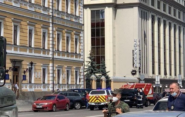 У Києві захопили заручників у банку