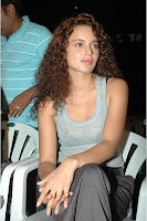 ek niranjan and kites actress kangana ranaouth latest hot pics