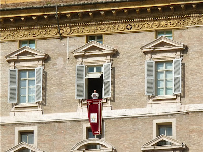 Paus Franciscus op Sint-Pietersplein Rome - 03-11-2013