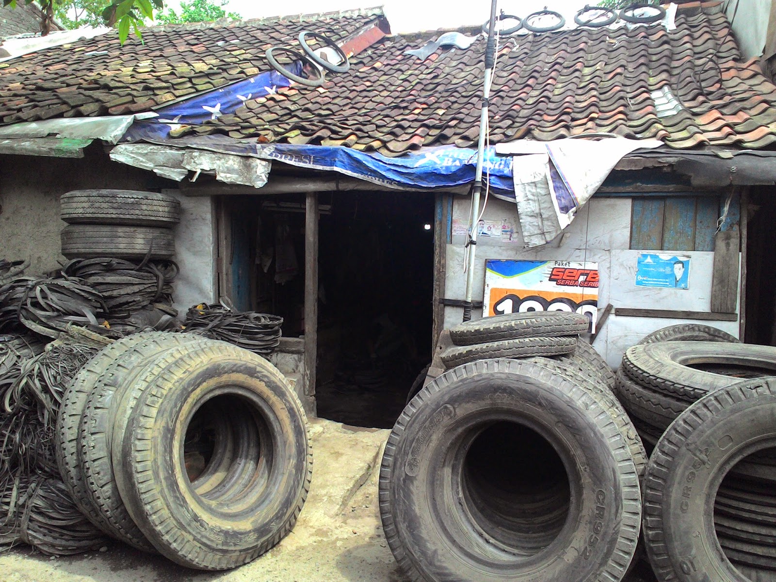 SOLUSI SAMPAH BANDUNG BERKAH DARI BAN  BEKAS 