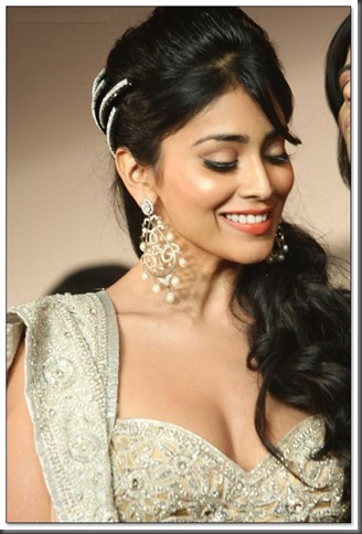 15Shriya and Neetu sizzle in Neeta Lulla's creations - images