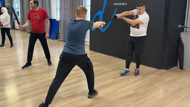 Защита укэ сунэ от удара по ноге аши дзёгэ о-гири и ответ японским мечом катана в Katana Club