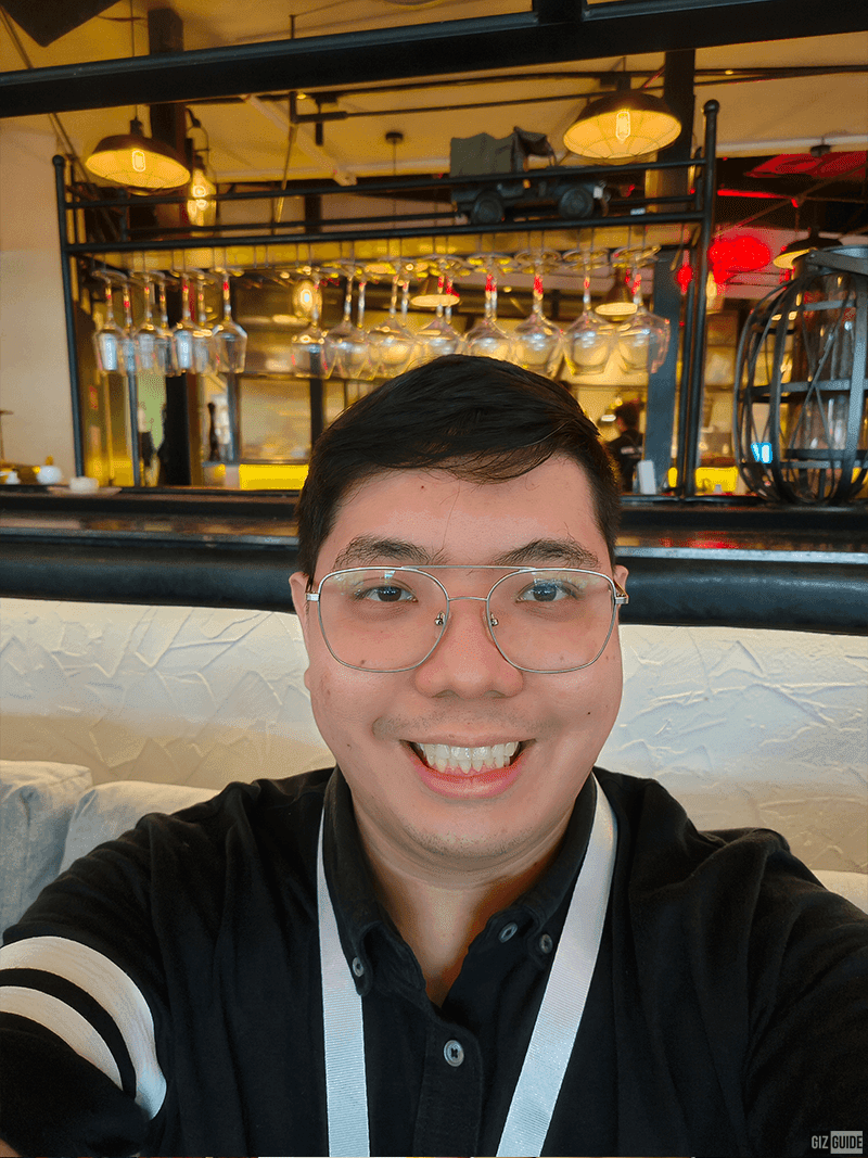 OPPO Find N2 Flip selfie camera indoors