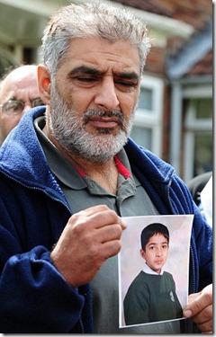Tariq Jahan holding his son's picture