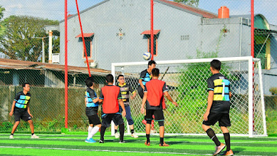 Striker Tadah Hujan Berburu Mini Soccer