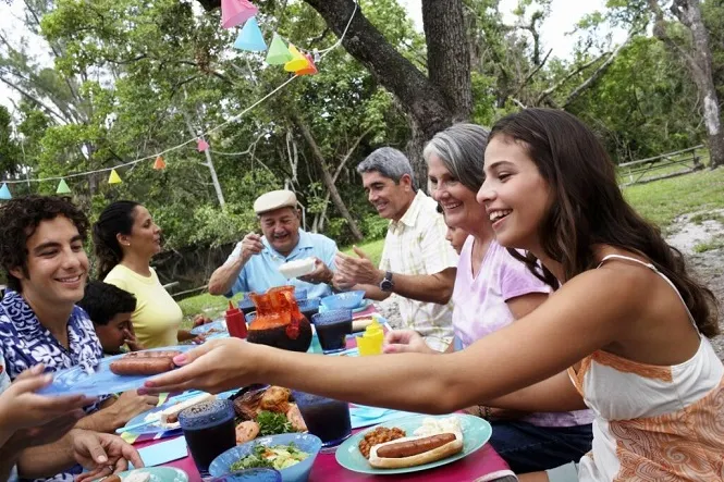 A partir de hoy se habilitan las reuniones sociales al aire libre en Mendoza