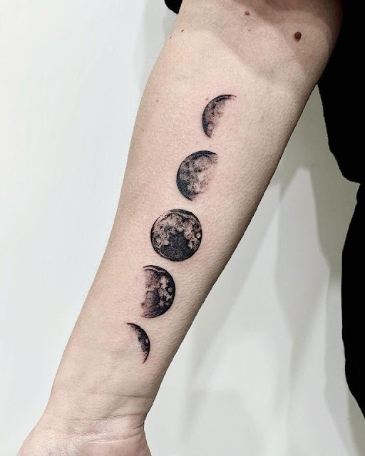 30 inspirações de tatuagens de lua para mulheres