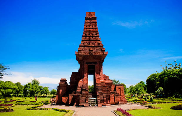 9 Candi Peninggalan Kerajaan Majapahit Gambar  dan Isinya