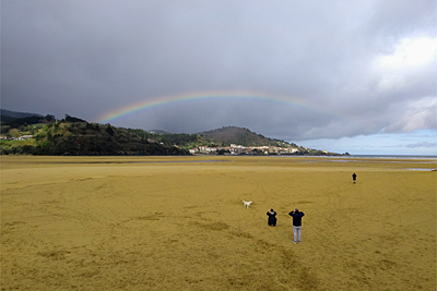 Playa de Laida y arco iris sobre Mundaka