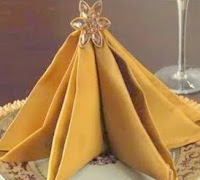 http://manualidadesparaninos.biz/origami-servilletas-pino-de-navidad/