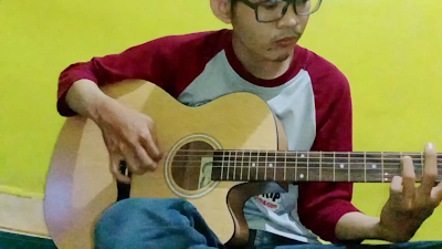 https://dekafirhansyah94.blogspot.com/2020/11/pengalaman-belajar-gitar.html