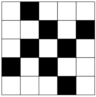 Afigura abaixo mostra um tabuleiro 5 x 5 formado por 25 quadrados pretos ou brancos. Observe que esse tabuleiro não se altera quando girado de 90º.