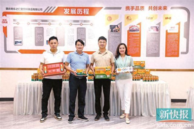 Currently, Sihui Sugar Orange Technology Co., Ltd. has 7 categories and 15 packages of beverage products, all of which are processed with fresh sugar oranges as the main raw material. The annual output is 200,000 tons. It purchases sugar oranges for the entire Sihui and drives farmers. There are more than 3,000 households.