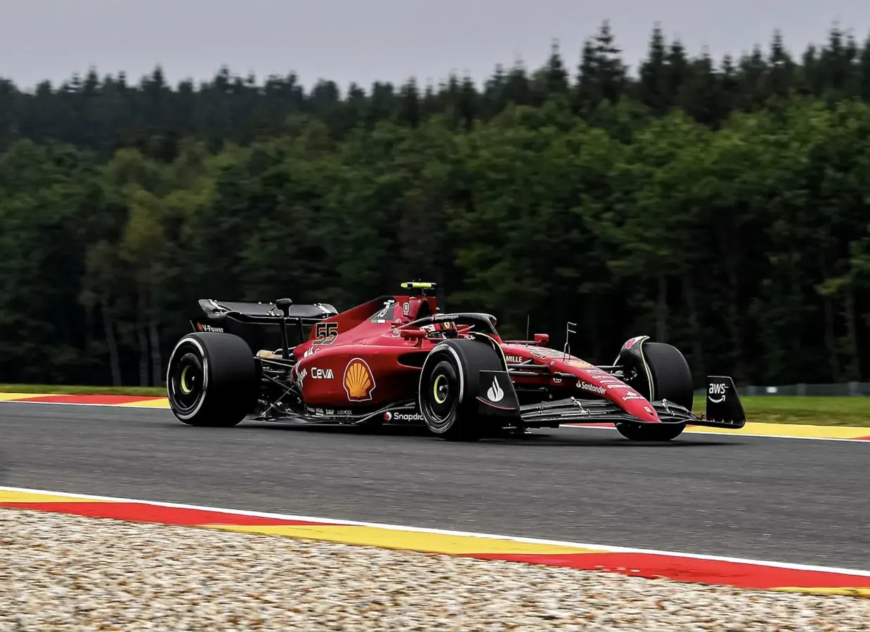 Carlos Sainz nelle prove libere del gran premio del Belgio 2022