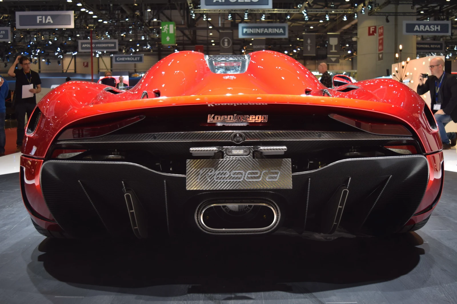 Đuôi của Koenigsegg Regera 2017 quá mạnh mẽ trong từng đường nét