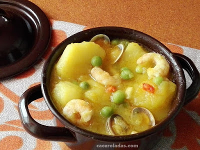 guiso de patatas guisadas con gambas y almejas