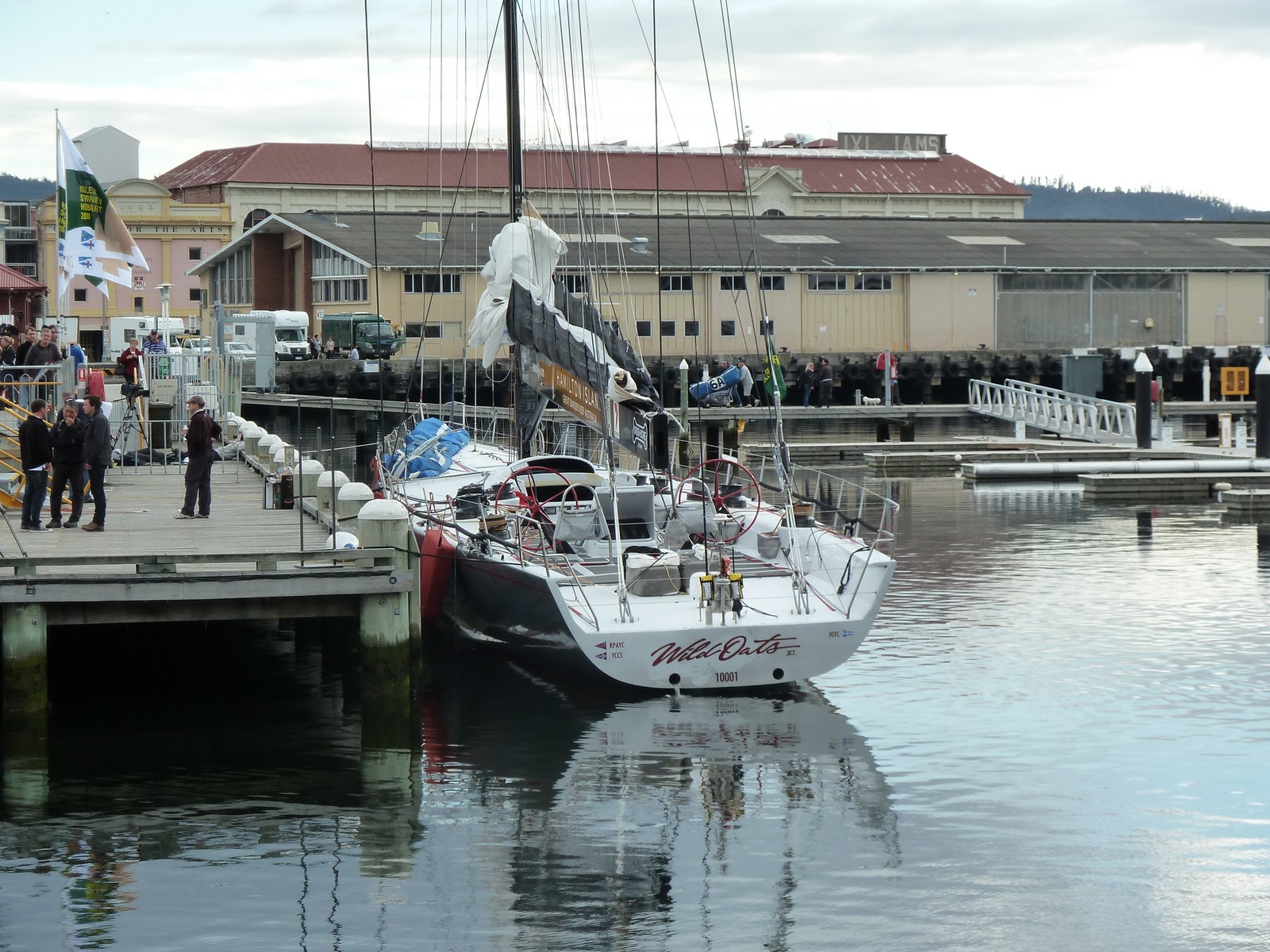 The winner of the 2010 Sydney to Hobart Yacht Race, Wild Oats XI at 