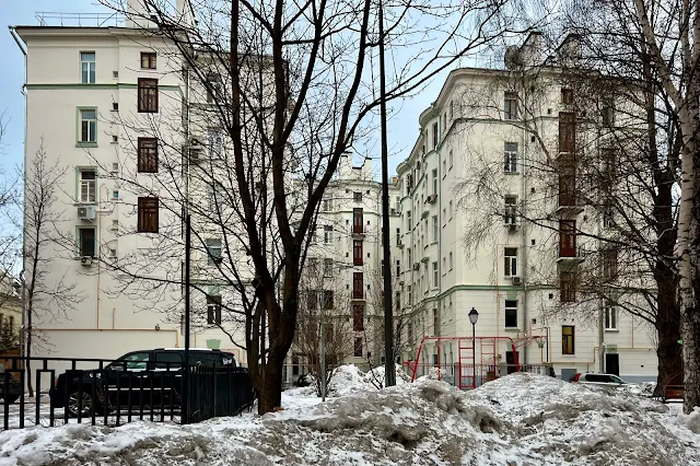 Большой Харитоньевский переулок, Малый Козловский переулок, дворы, жилой дом 1911 года постройки – бывший доходный дом братьев Грибовых