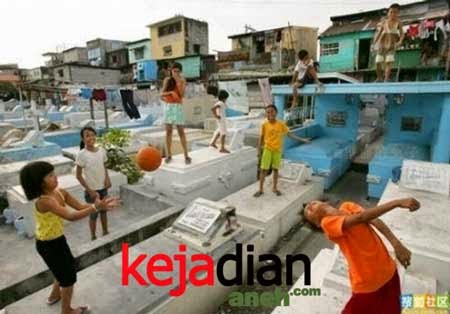 Kuburan Seram Jadi Tempat Bermain Anak di Philipina 