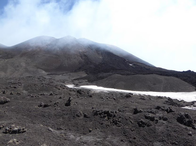 lungo la colata lavica del 2013 sull'etna