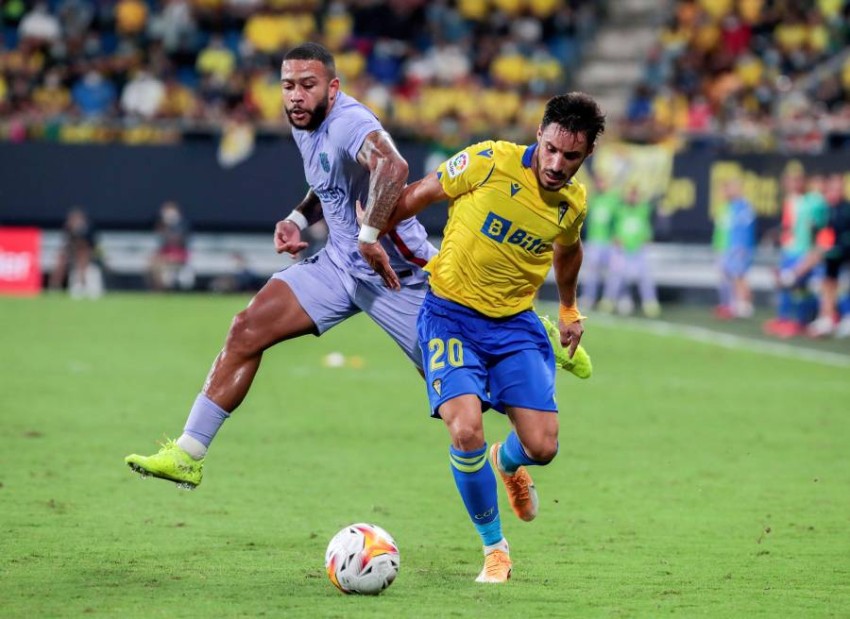 Barcelona drops new points in the Spanish League Cadiz and Barcelona tied 0-0 at the end of the sixth round of the Spanish Football League "La Liga" in the meeting hosted by the stadium (Ramon de Carranza).