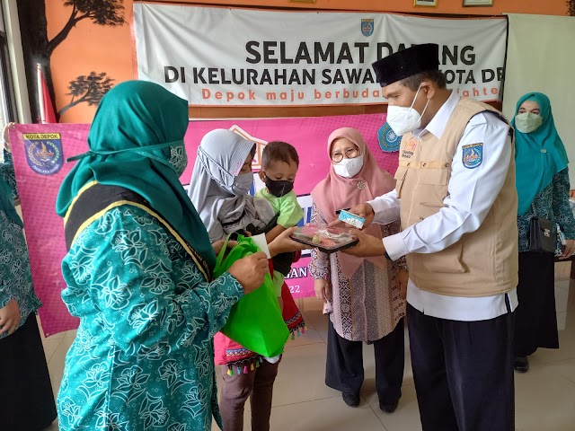 Fokus Turunkan Stunting. Kelurahan Sawangan Berikan Makanan Bergizi dan Bingkisan Cawan Kasih