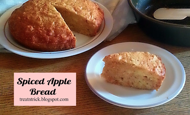 Spiced Apple Bread Recipe @ treatntrick.blogspot.com