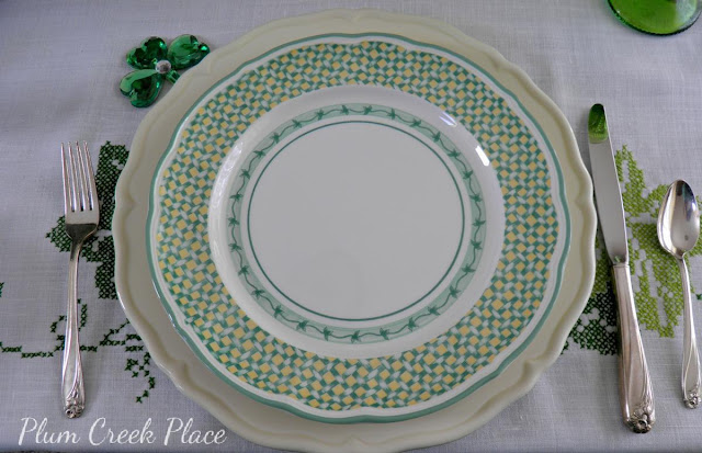 Saint Patrick's Day table setting, heart shaped plates, leprechauns, Daffodil Flatware, Lenox, RICHARD GINORI MANIFATTURA DI LAVENO Plates,