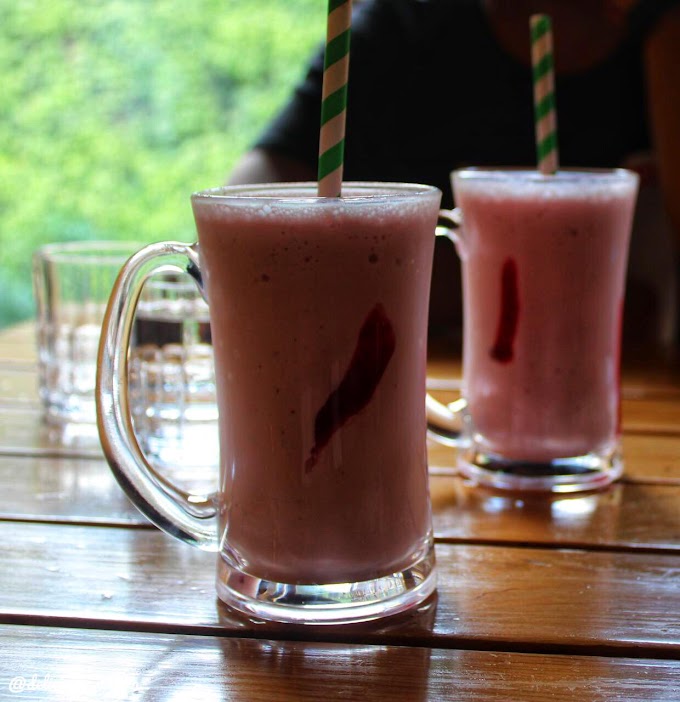 STRAWBERRY SHAKE
