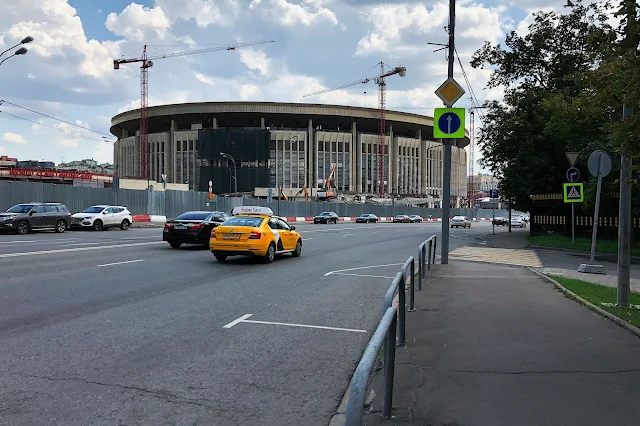 Олимпийский проспект, главная арена спортивного комплекса «Олимпийский»