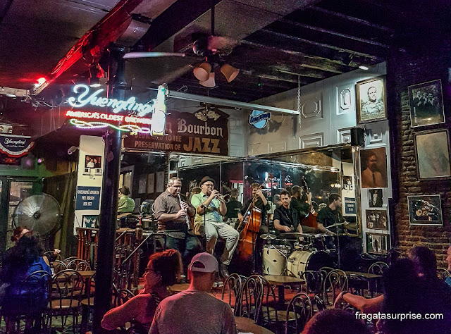 Bar de jazz em Bourbon Street, Nova Orleans