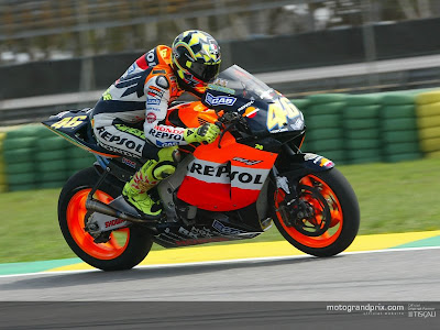 Wallpaper Valentino Rossi Special Costums with Repsol Honda 