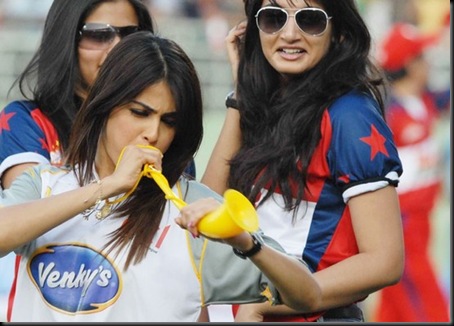 Genelia-cheers-at-Celebrity-Cricket-League-T20-1