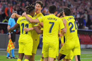 Les joueurs de Villareal célébrant leur victoire