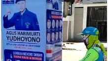 # Demokrat Lawan Corona, Sugianto Bagikan Masker, Sanitizer, Dirikan Tempat Cuci Tangan di Jalan Cihamplas-Bandung