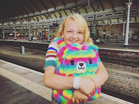 teen girl, travel, smiggle