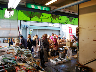 陸奥湊駅前魚菜市場日曜新鮮市