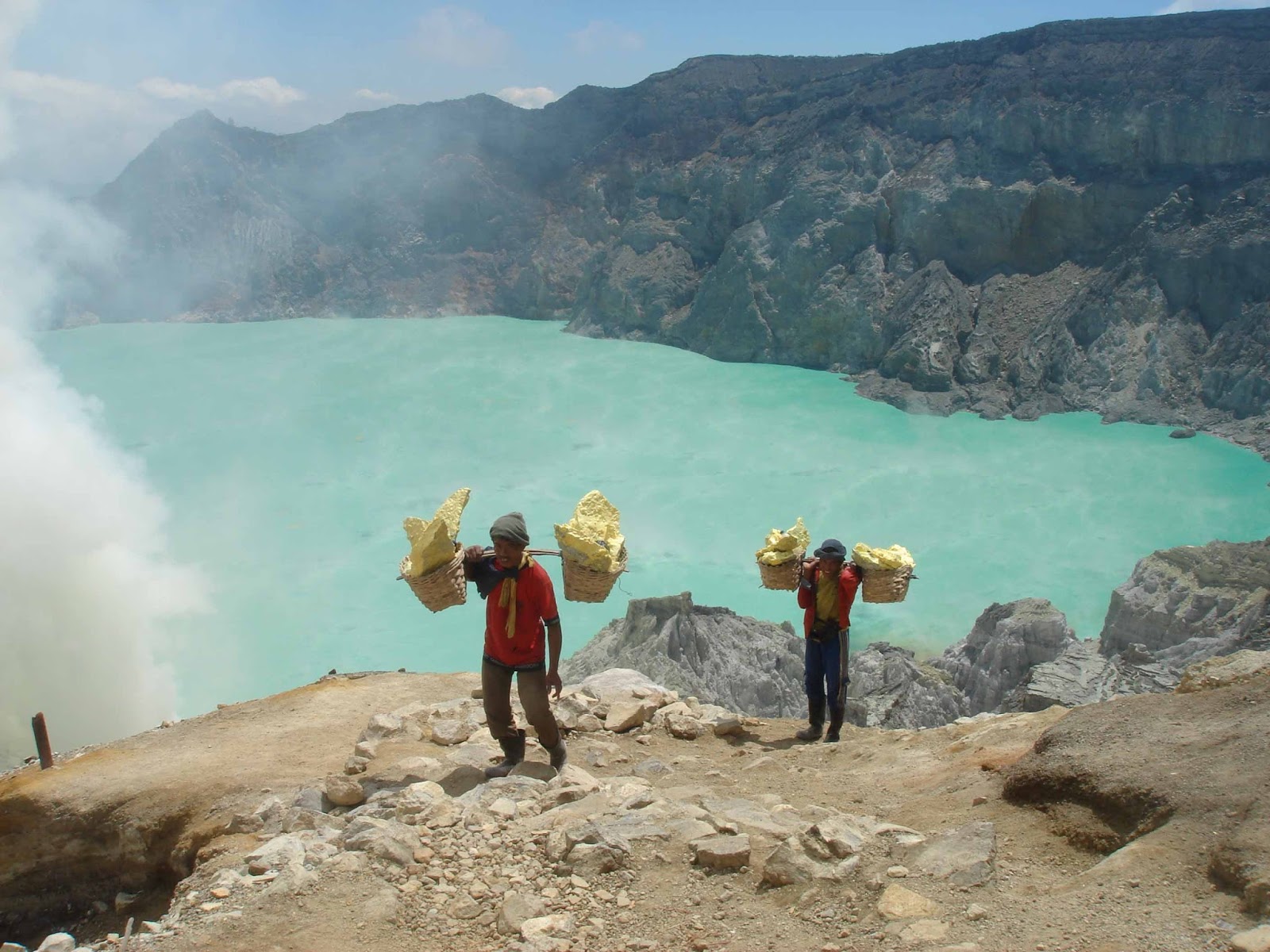 Penambangan Belerang Kawah Ijen Jawa Timur