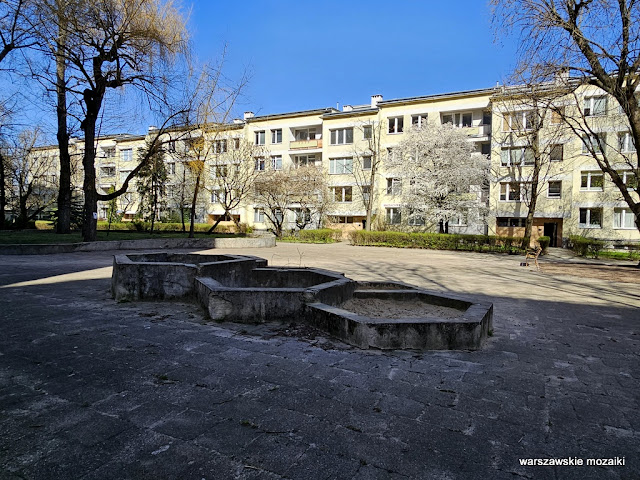 Warszawa Warsaw Muranów Nowe Miasto plac zabaw podwórko Stanisław Brukalski architektura osiedle blokowisko PRL beton modernizm
