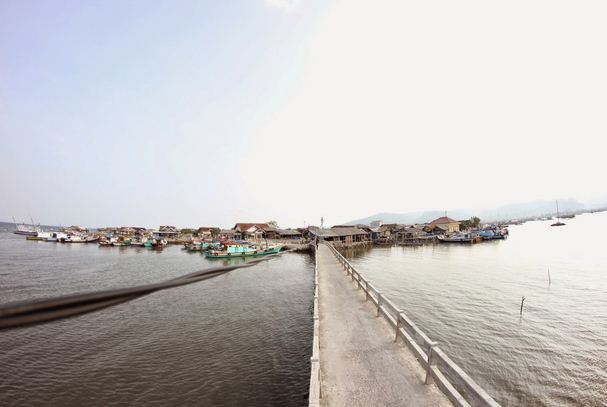 Pulau Pasaran dari Jembatan Penyeberangan