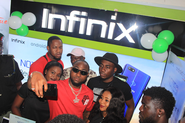 Davido visits Infinix authorised retail store and buys new Infinix Note 5