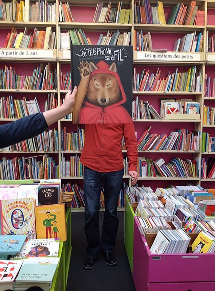 40 Hilarious Pictures That Show What Bookstore Employees Do When They're Bored